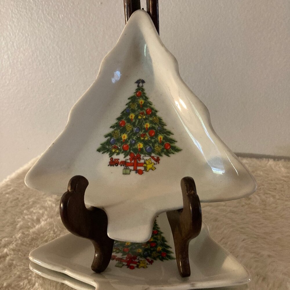 Jamestown "Christmas Treasure" Small 7" Tree Shaped Dish (3)